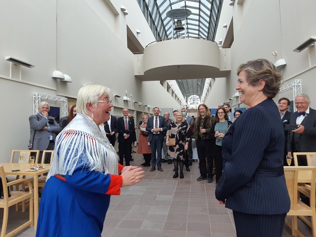 Liisa Holmberg et l'ambassadrice de France, Agnès Cukierman - JPEG